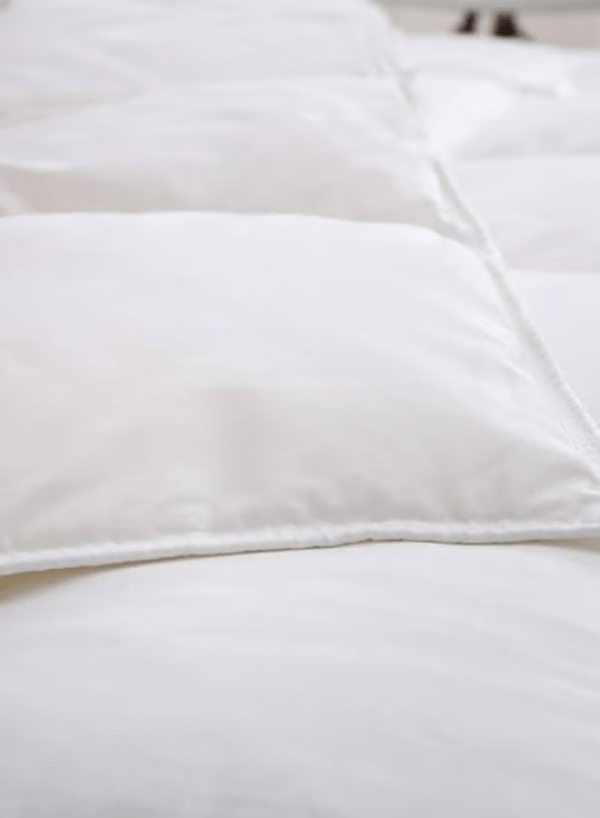 All-Season Duvet 160x190 cm – Microfiber Fill with Cotton Cover – Soft & Lightweight Comfort